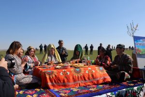 Барқут кийиб безанди боғлар…